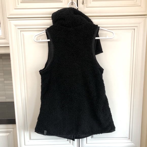 Ivivva by Lululemon girl’s reversible fuzzy vest - Picture 12 of 15